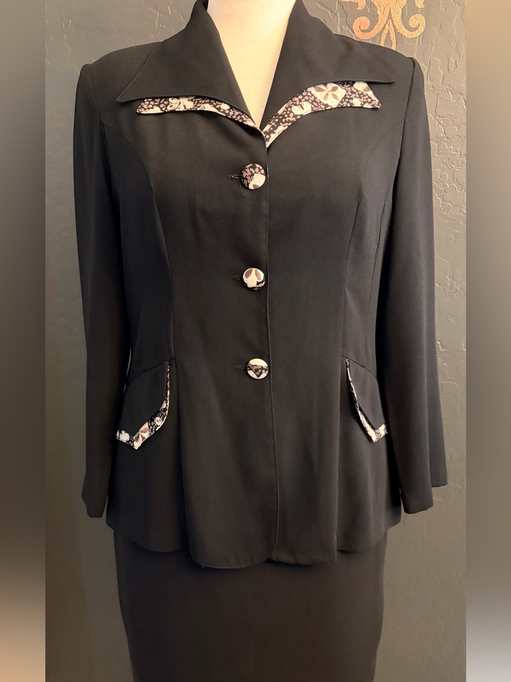 Elegant Black Women's Jacket with Floral Accents